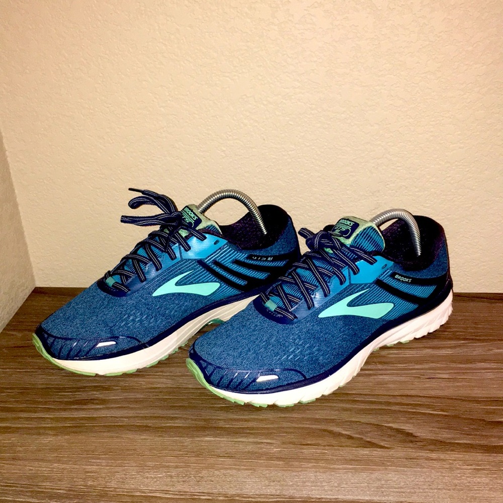 Brooks ADRENALINE GTS 18 Women’s size 10